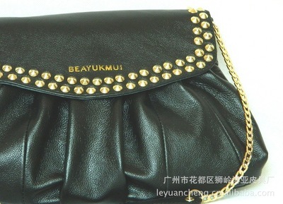 2013年春夏季新款土耳其俄羅斯迪拜時尚潮流餃子高檔金鉆金鏈女包 - 2013年春夏季新款土耳其俄羅斯迪拜時尚潮流餃子高檔金鉆金鏈女包廠家 - 2013年春夏季新款土耳其俄羅斯迪拜時尚潮流餃子高檔金鉆金鏈女包價格 - 廣州市花都區(qū)獅嶺博亞皮具廠 - 